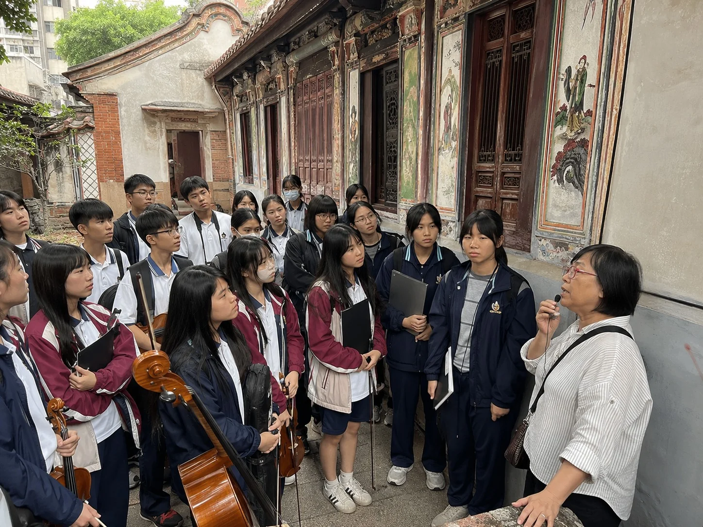 臺灣學生於校園觀摩音樂演出