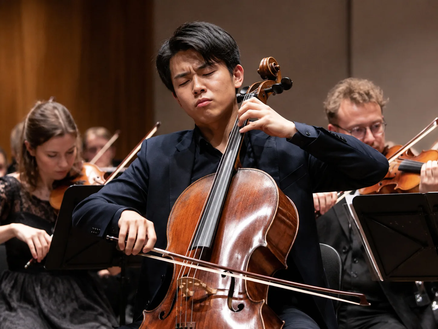 大提琴演奏者